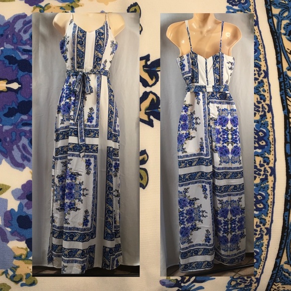 Size 12. Scarf print maxi dress with side slits - Picture 2 of 8